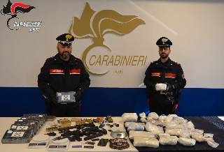 Blitz antidroga ad Asti, sequestrati 22 chili di cocaina e cinque pistole